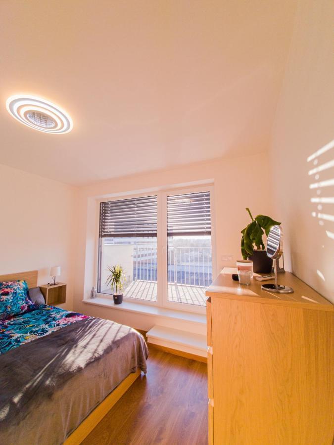 Modern Flat With Large Terrace Appartement Hradec Králové Buitenkant foto