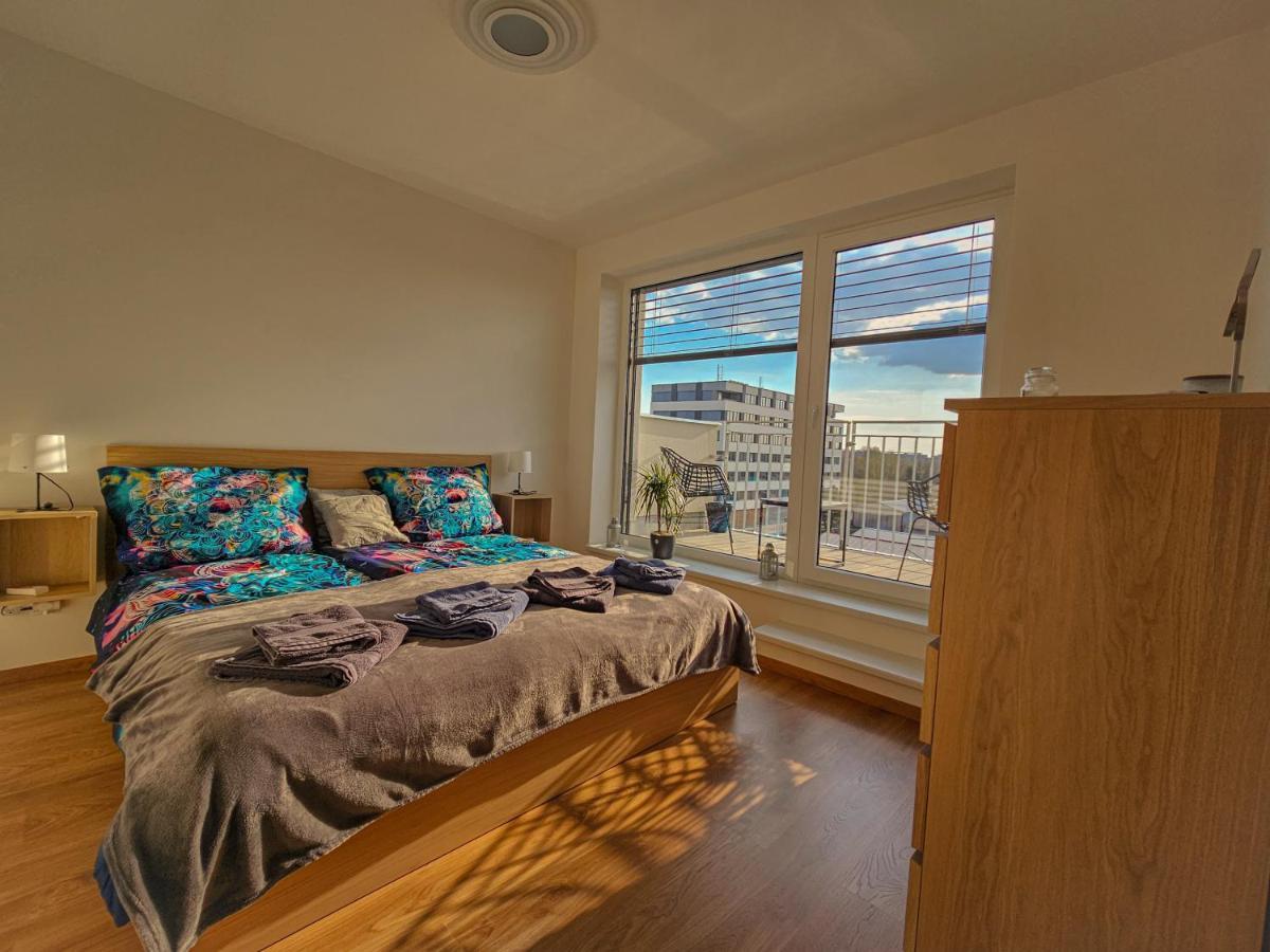 Modern Flat With Large Terrace Appartement Hradec Králové Buitenkant foto